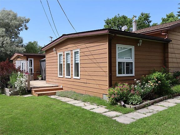 3rd image of 102 Cedar Ave
