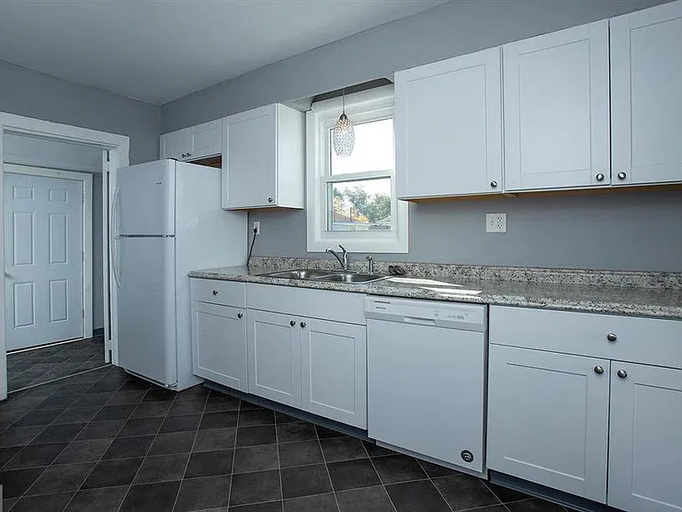 340 S Wood St — Photo 24