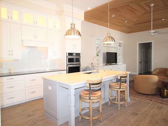 5th image of 512 Sable Oak Ln