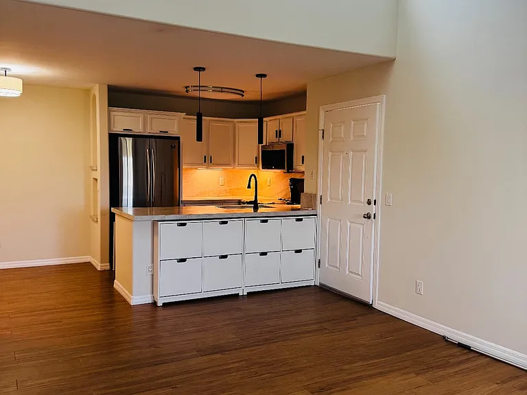 5252 Balboa Arms Dr #289 — Photo 4