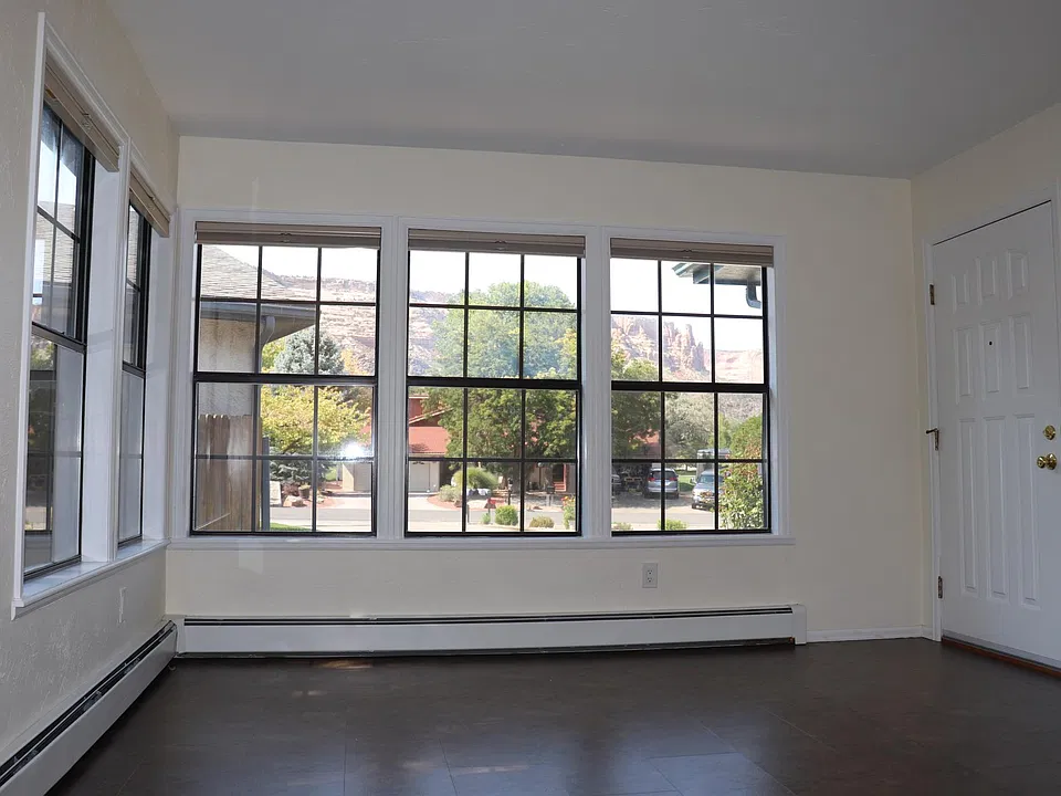 Living room with views of the monument!