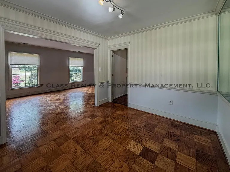 500 Ashworth Rd — Photo 17