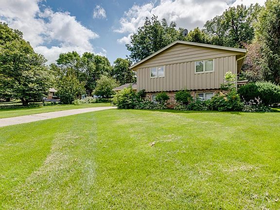 2nd image of 3201 Barbara Ln