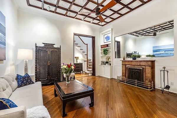 Rented by Luxian International Realty LLC | media 61