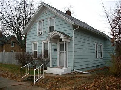 219 Walker St photo 1
