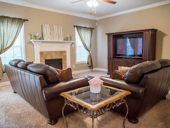 3rd image of 908 Vicar Ln