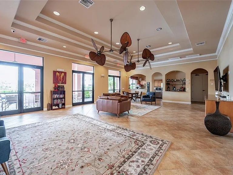 7631 Bristol Cir — Photo 43