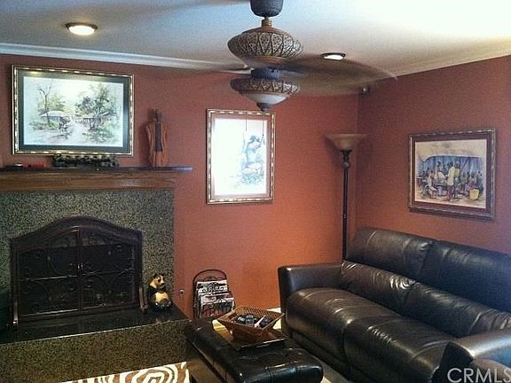 Cozy den for those relaxing evenings.