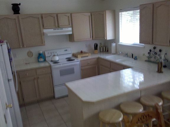 3rd image of 952 W Charlotte Dr