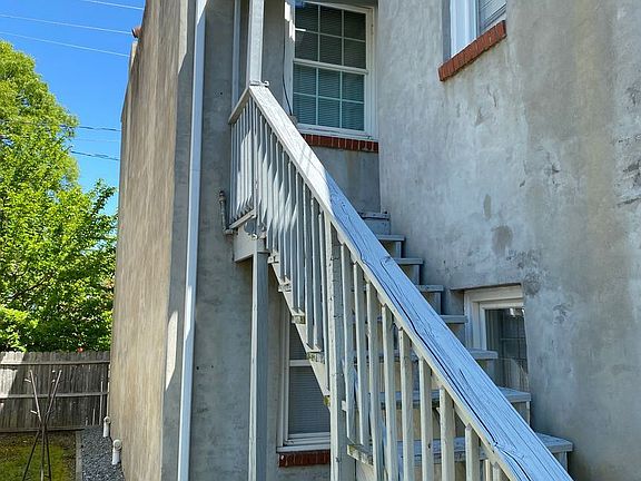 4th image of 1019 W Leigh St APT 2