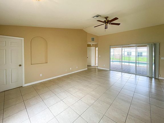 4th image of 630 SW 28th Ter