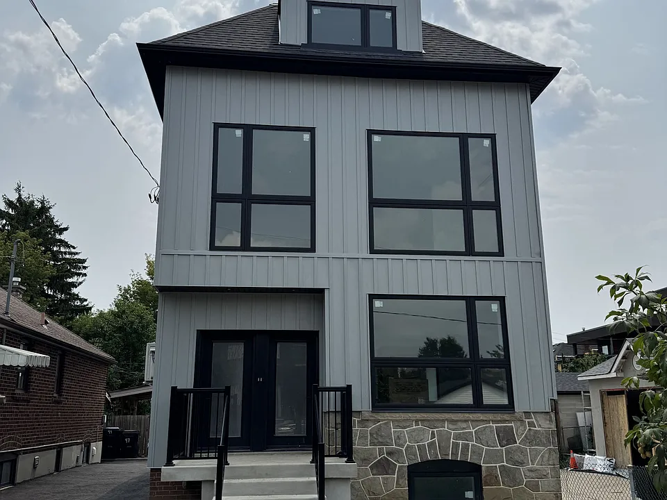 99 Ypres Rd #UPPER