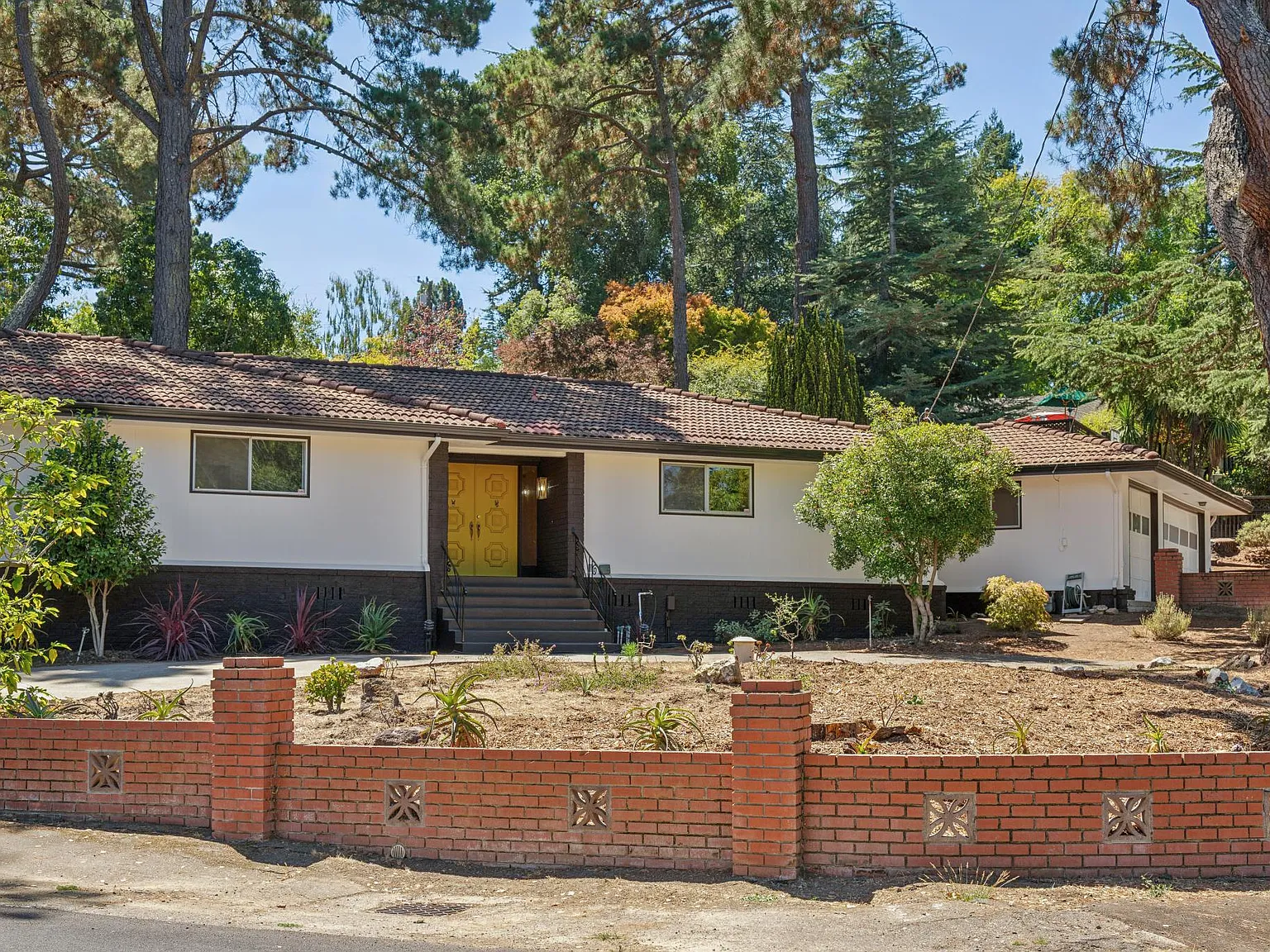 11201 Elvessa St — Photo 3