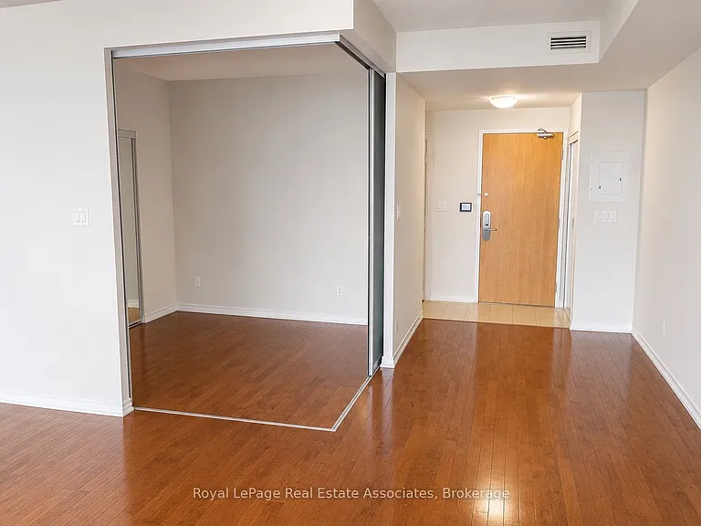 65 Bremner Blvd #4211 — Photo 6