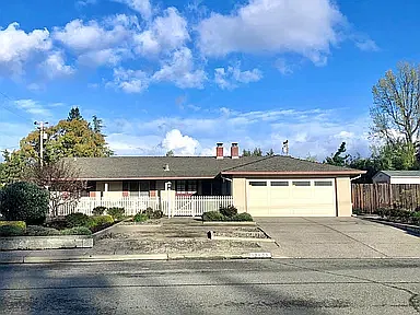 12602 Plymouth Dr