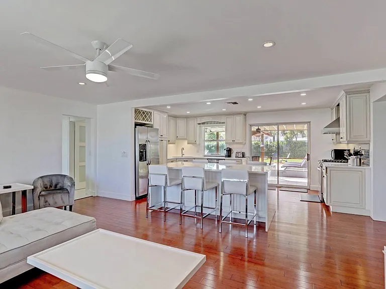 7115 Venetian Way — Photo 6