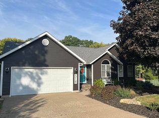 518 N 4th St, Le Claire, IA