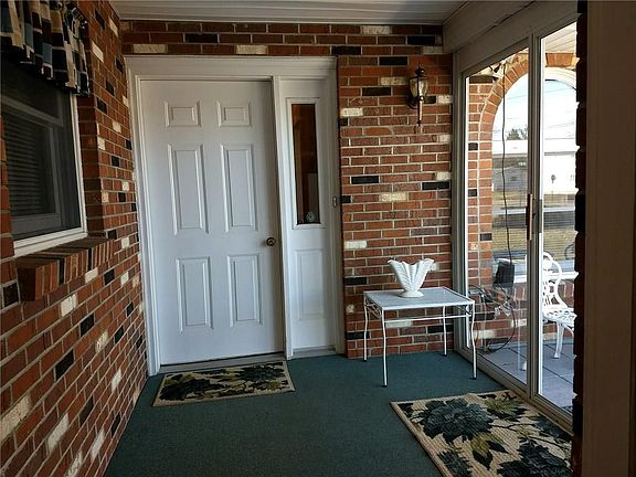 5th image of 10953 Oak St APT 1
