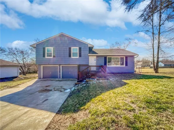 1404 Carrol Dr, Pleasant Hill, MO 64080