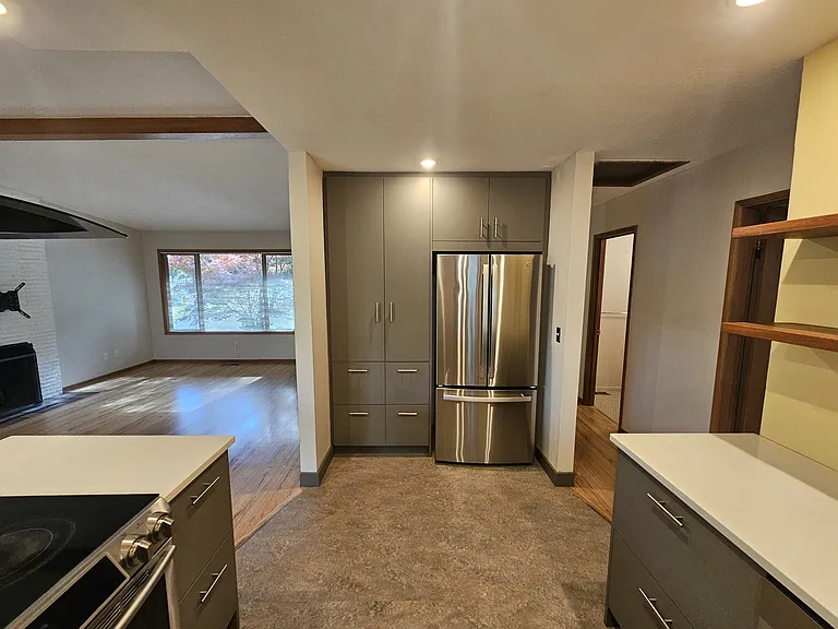 690 SW 130th Ave — Photo 10