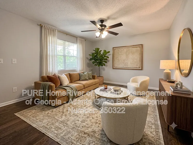 3 bed, 2.0 bath, 1140 sqft, $2,045 — Photo 2