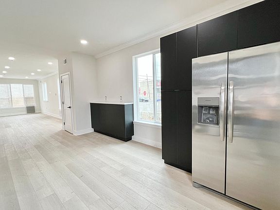 5th image of 2506 E Tioga St #1C