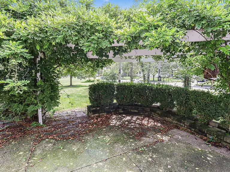 4392 Greensbury Dr — Photo 66