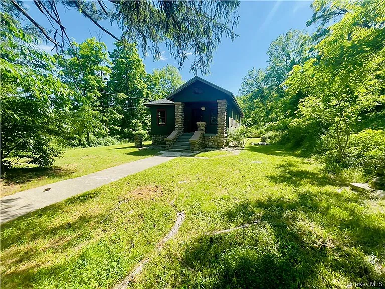 4 Old Turnpike Rd — Photo 1