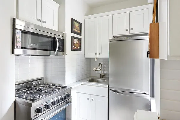 Sold by Warburg | media 6