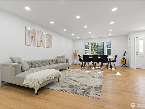4th image of 2086 Thornton St