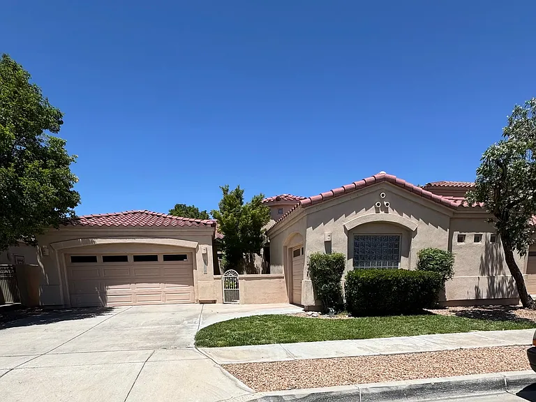 5215 Old Adobe Trl NW — Photo 1