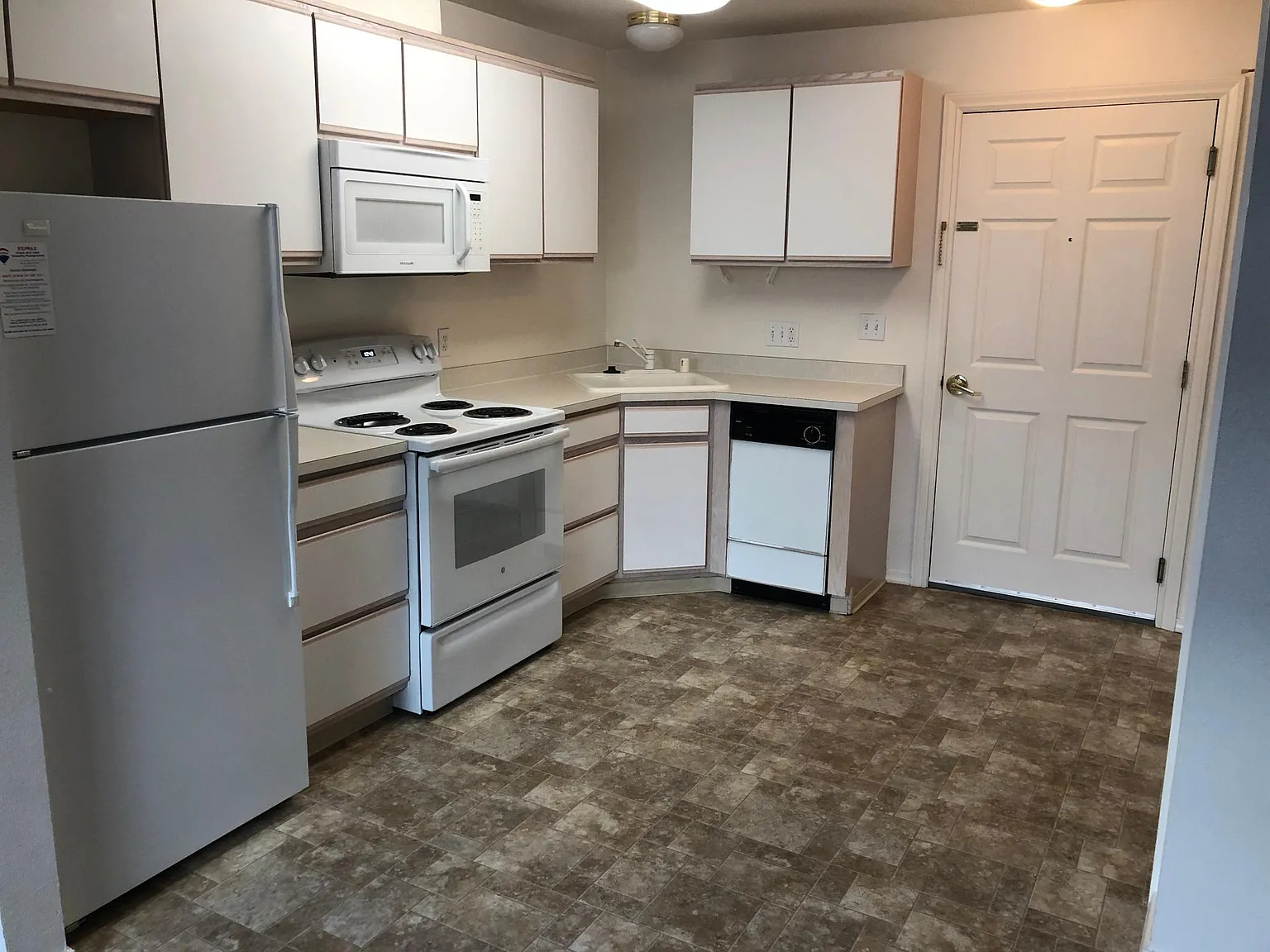 2 bed, 858 sqft, $1,250 — Photo 2