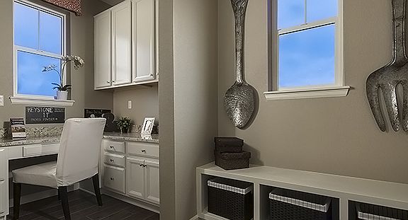 Keep your busy life organized in the convenient po