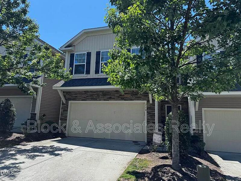 3 bed, 2.5 bath, $2,375 — Photo 3