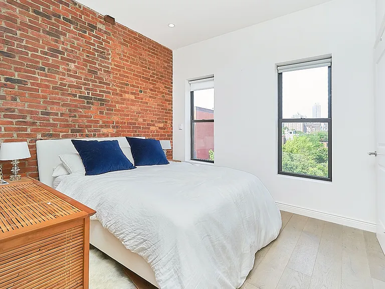 370 Baltic St #2R — Photo 2