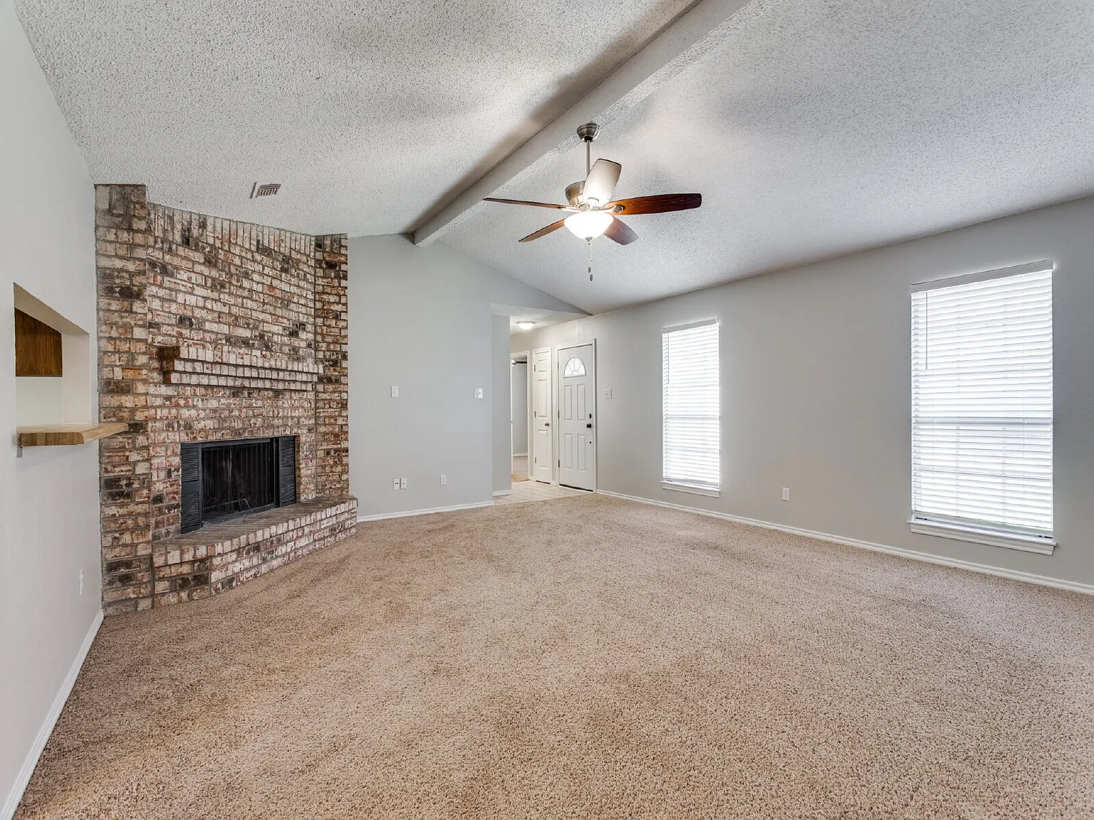 3 bed, 2.0 bath, 1340 sqft, $1,800 — Photo 2