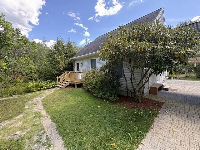 3 bed, 2200 sqft, $3,400 — Photo 1