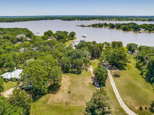 2400 N Shore Dr, Bonham, TX 75418