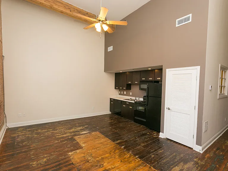 215 N Court St — Photo 14