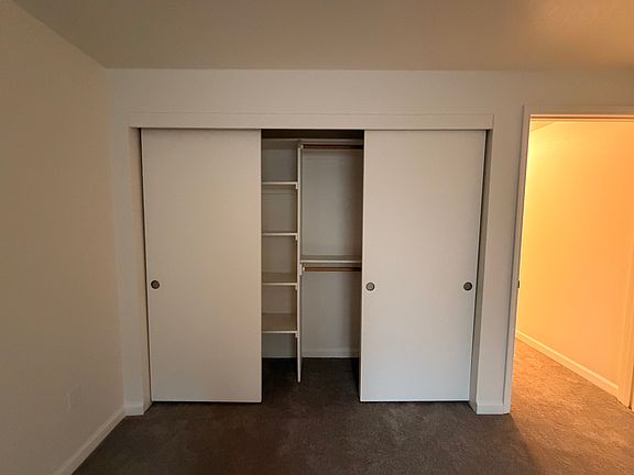 3rd image of 5370 Lakeview Blvd #A3