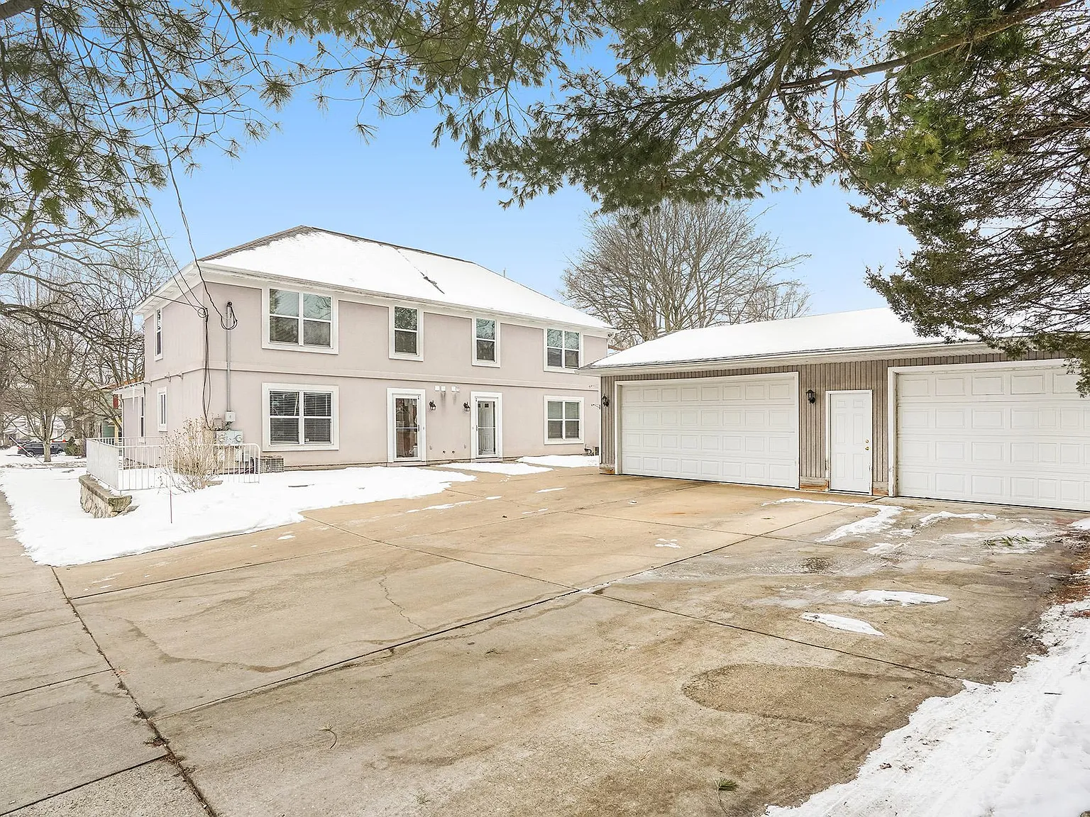 3 bed, 1800 sqft, $2,400 — Photo 3