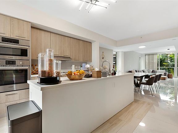 5th image of 1000 99th St Unit 1