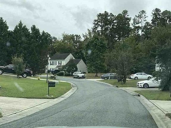 Exterior Neighborhood (street photo)