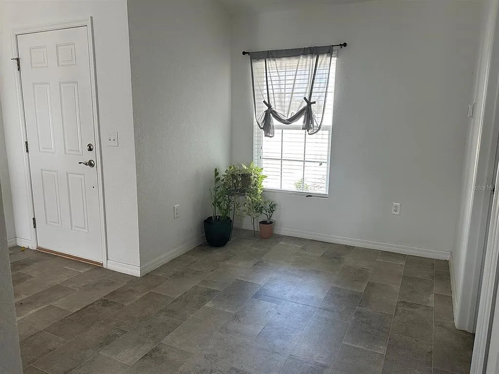 3 bed, 2.0 bath, 1804 sqft, $1,997 — Photo 4