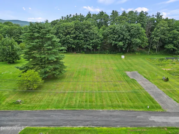 636 Hancock Rd, Pittsfield, MA 01201