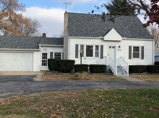 5685 Humbert Rd, Godfrey, IL 62035