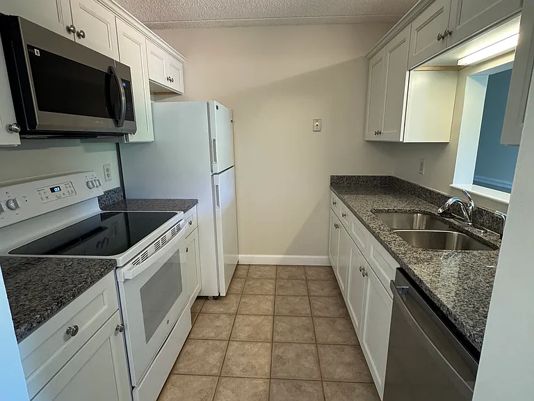 20 Maple Crest Cir #F — Photo 4