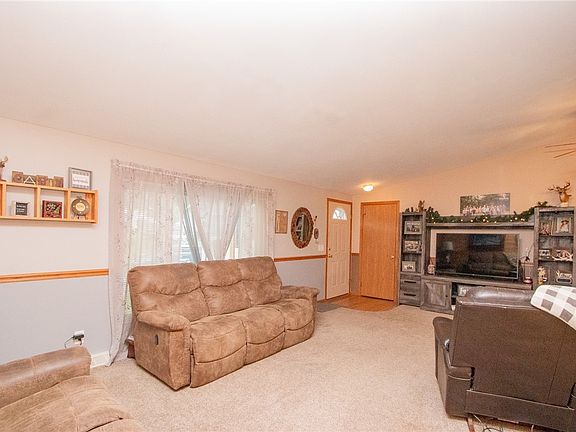 5th image of 705 NE 10th St