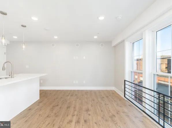 2304 N 9th St #103, Philadelphia, PA 19133