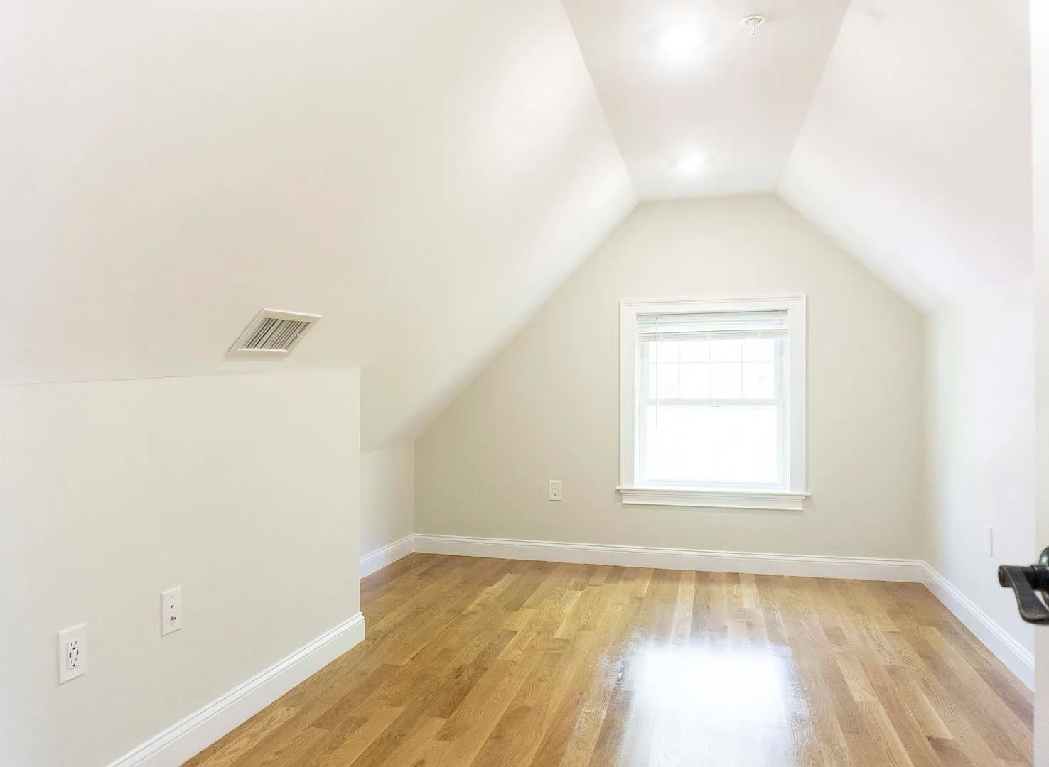9/1 - No Fee! Renovated 3BR/2BA w/laundry in unit — Photo 4